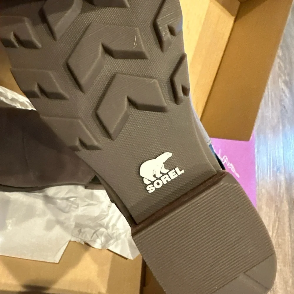 Women's Gray and Black Chelsea Boots - Picture 10 of 11